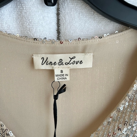 NWT. Vine & Love Champagne Sequin Top. Size Small - Picture 3 of 7